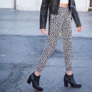 Brandy Melville Susannah Ditsy Floral Jogger Pants